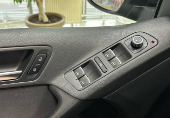 Подержанный автомобиль Volkswagen Tiguan 2010 года (20 фото)