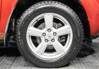 Подержанный автомобиль Toyota RAV4 2006 года (10 фото)