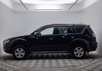 Подержанный автомобиль Mitsubishi Outlander 2010 года (2 фото)
