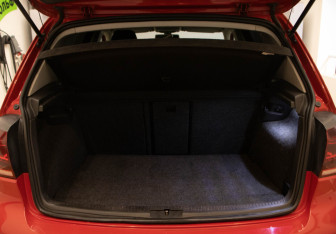 Подержанный автомобиль Volkswagen Golf Hatchback 2011 года (31 фото)