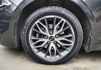 Подержанный автомобиль Kia K5 2021 года (9 фото)
