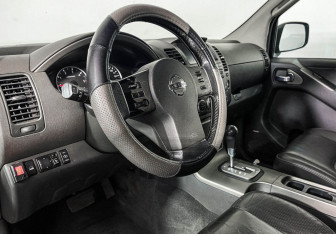 Подержанный автомобиль Nissan Pathfinder 2007 года (13 фото)