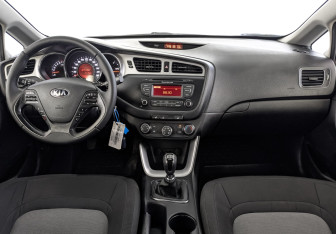 Подержанный автомобиль Kia Ceed Hatchback 2014 года (14 фото)
