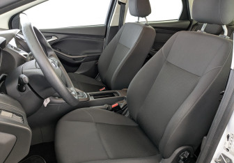 Подержанный автомобиль Ford Focus Hatchback 2017 года (20 фото)