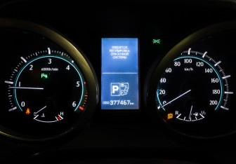 Подержанный автомобиль Toyota Land Cruiser Prado 2011 года (15 фото)