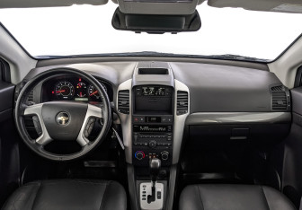 Подержанный автомобиль Chevrolet Captiva 2011 года (14 фото)