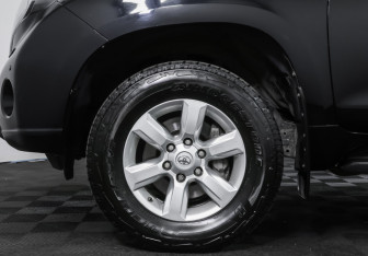 Подержанный автомобиль Toyota Land Cruiser Prado 2013 года (27 фото)