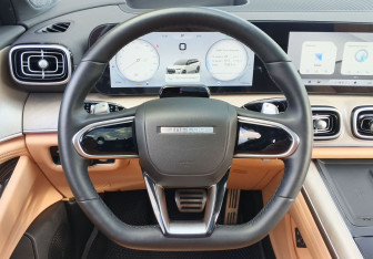 Подержанный автомобиль Jaecoo J8 2024 года (17 фото)