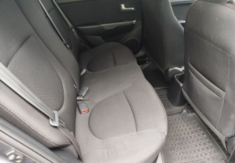 Подержанный автомобиль Kia Rio Sedan 2015 года (11 фото)