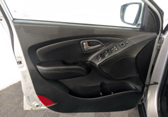 Подержанный автомобиль Hyundai ix35 2015 года (19 фото)