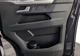 Подержанный автомобиль Volkswagen Multivan 2020 года (24 фото)