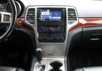 Подержанный автомобиль Jeep Grand Cherokee 2010 года (14 фото)