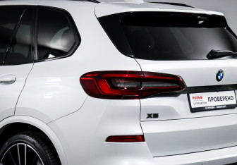 Подержанный автомобиль BMW X5 2019 года (17 фото)