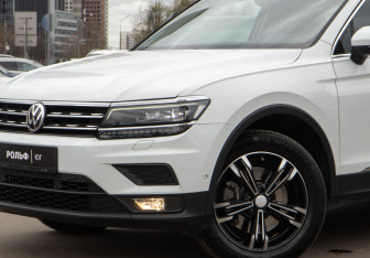 Подержанный автомобиль Volkswagen Tiguan 2018 года (23 фото)