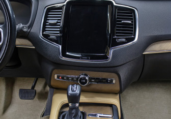 Подержанный автомобиль Volvo XC90 2017 года (15 фото)