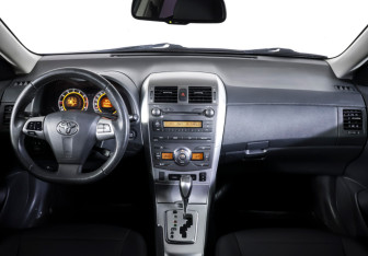 Подержанный автомобиль Toyota Corolla Sedan 2012 года (13 фото)