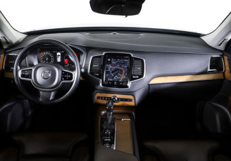 Подержанный автомобиль Volvo XC90 2018 года (14 фото)