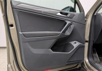 Подержанный автомобиль Volkswagen Tiguan 2019 года (19 фото)