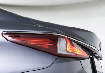 Подержанный автомобиль Lexus ES 2021 года (26 фото)