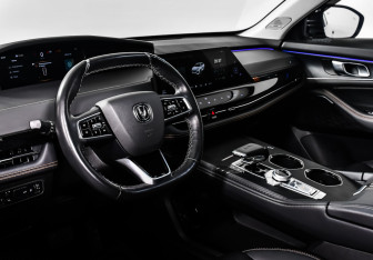 Подержанный автомобиль Changan UNI-K 2023 года (10 фото)