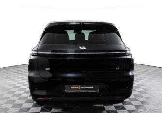 Подержанный автомобиль LiXiang L6 2024 года (6 фото)