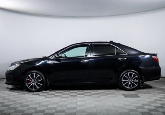 Подержанный автомобиль Toyota Camry Sedan 2016 года (8 фото)