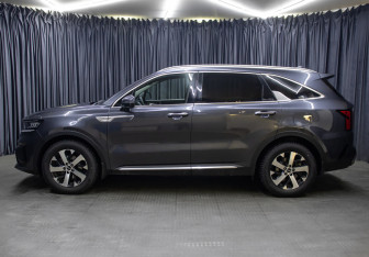 Подержанный автомобиль Kia Sorento 2022 года (8 фото)