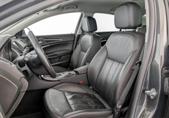 Подержанный автомобиль Opel Insignia Sedan 2014 года (20 фото)