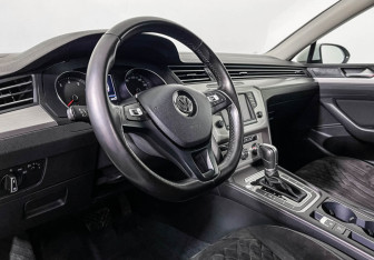 Подержанный автомобиль Volkswagen Passat Sedan 2017 года (13 фото)