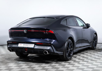 Подержанный автомобиль Changan UNI-V 2023 года (5 фото)