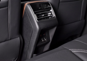 Подержанный автомобиль Exeed LX 2023 года (17 фото)