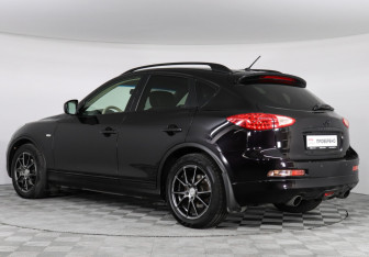 Подержанный автомобиль Infiniti QX50 2015 года (4 фото)