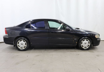 Подержанный автомобиль Volvo S60 2005 года (7 фото)
