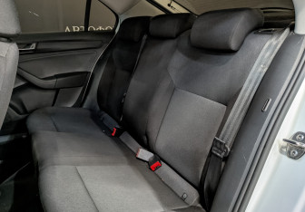 Подержанный автомобиль Skoda Rapid Liftback 2019 года (18 фото)