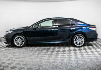 Подержанный автомобиль Toyota Camry Sedan 2019 года (8 фото)