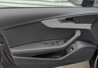 Подержанный автомобиль Audi A4 Sedan 2022 года (19 фото)