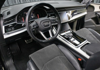 Подержанный автомобиль Audi Q8 2019 года (16 фото)