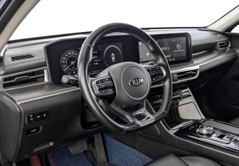 Подержанный автомобиль Kia K5 2020 года (15 фото)