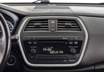 Подержанный автомобиль Suzuki SX4 Hatchback 2014 года (17 фото)