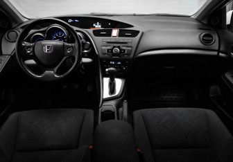 Подержанный автомобиль Honda Civic Hatchback 2013 года (8 фото)
