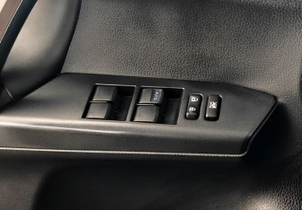 Подержанный автомобиль Toyota RAV4 2016 года (16 фото)