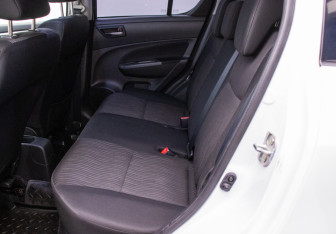 Подержанный автомобиль Suzuki Swift Hatchback 2011 года (11 фото)