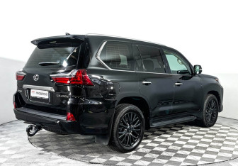 Подержанный автомобиль Lexus LX 2016 года (5 фото)