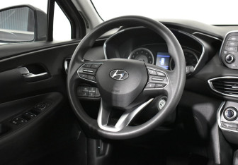 Подержанный автомобиль Hyundai Santa Fe 2019 года (11 фото)