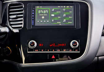 Подержанный автомобиль Mitsubishi Outlander 2020 года (15 фото)