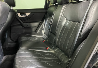 Подержанный автомобиль Infiniti FX 2009 года (10 фото)
