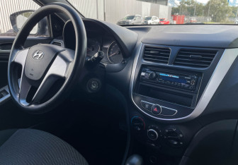 Подержанный автомобиль Hyundai Solaris Sedan 2011 года (9 фото)