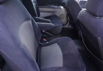 Подержанный автомобиль Mitsubishi Grandis 2007 года (12 фото)