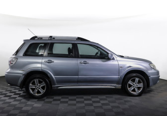 Подержанный автомобиль Mitsubishi Outlander 2007 года (4 фото)