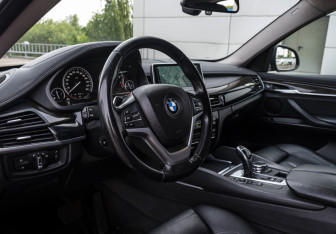 Подержанный автомобиль BMW X6 2016 года (9 фото)
